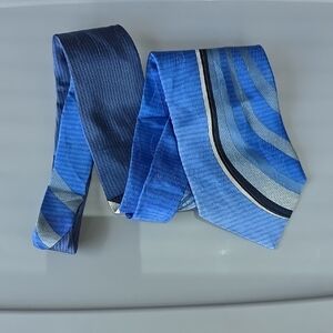 (J28)  Blue Patterned Men's Tie